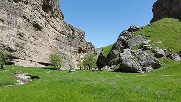 انگشت‌شاه؛ تگابی در ولسوالی سانچارک، ولایت سرپل