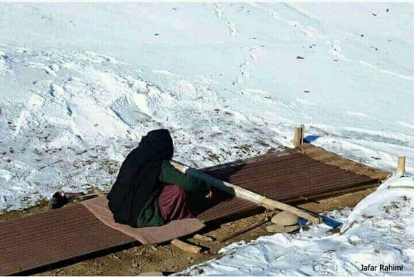 صنعت دستباف از تار و موی گوسفند مؤلف: محمدحسین فیاض جلد اول، ویراست دوم صنعت بافندگی در هزاره‌جات بیشتر با موی گوسفند…