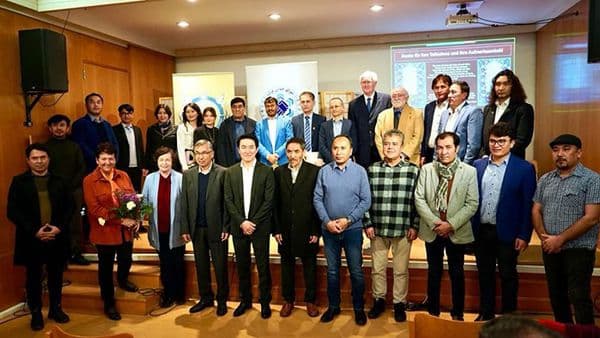 نشست بررسی دانشنامۀ هزاره در اتریش؛ دانشنامۀ هزاره الگویی برای تدوین دانشنامۀ عمومی افغانستان ارائه کرد